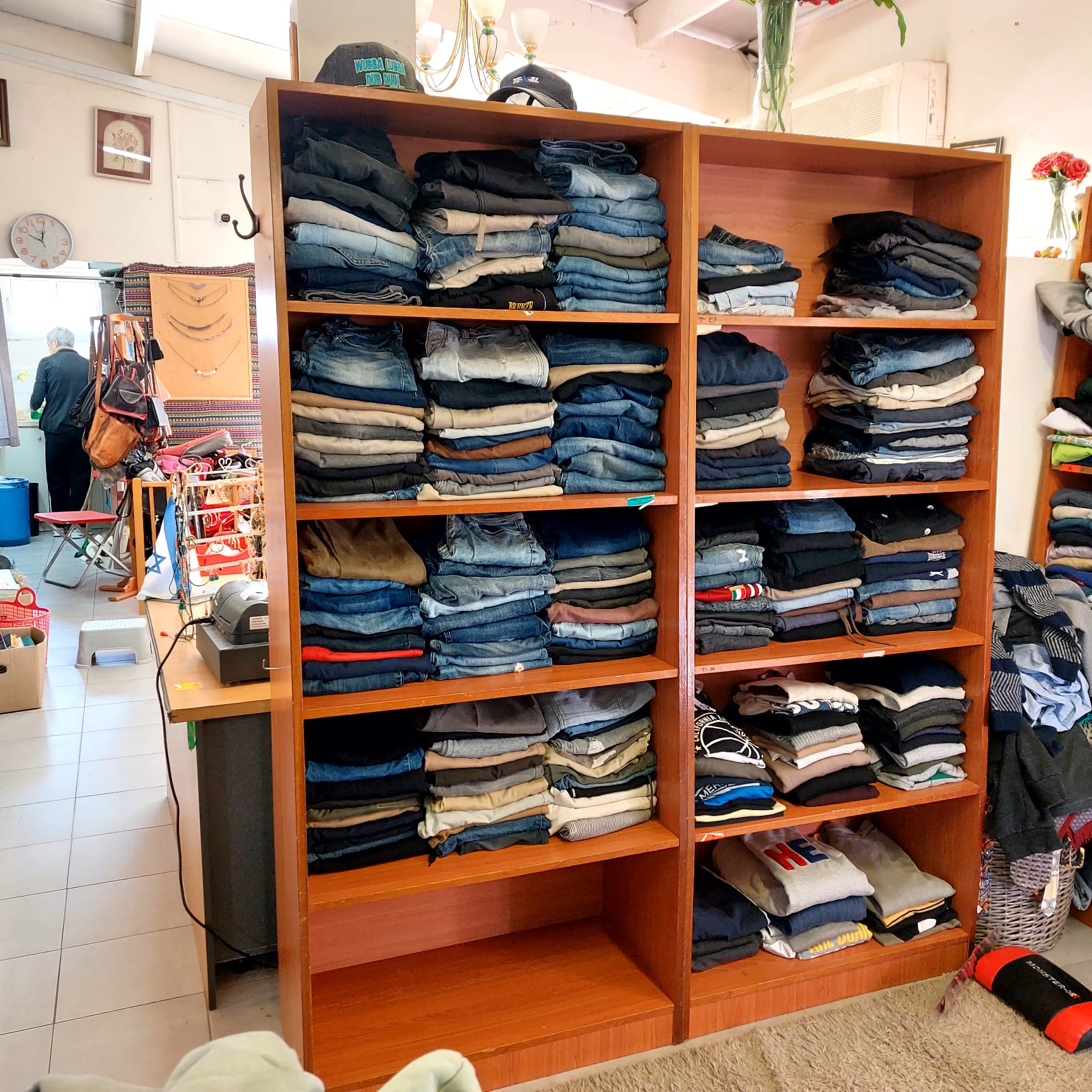 חנות יד שנייה - תצוגת מוצרים